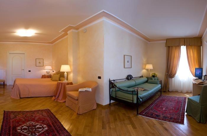 Albergo Castiglione Langhe Castiglione Tinella Exterior photo