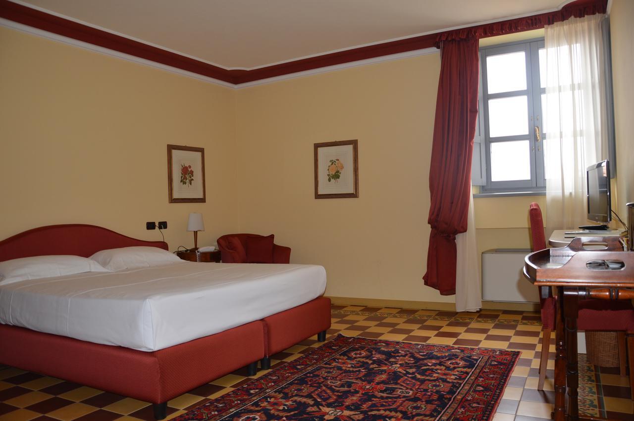 Albergo Castiglione Langhe Castiglione Tinella Exterior photo