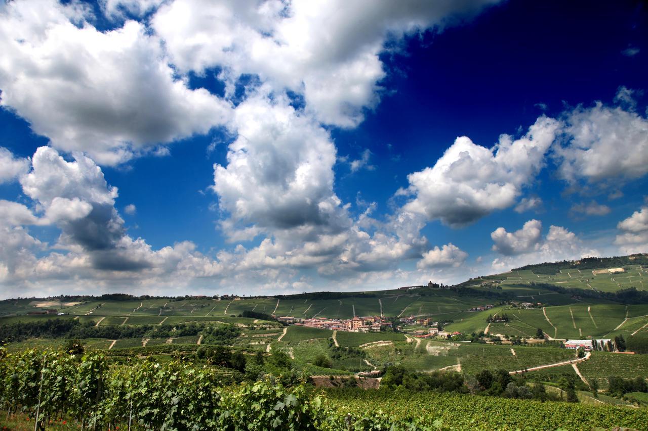 Albergo Castiglione Langhe Castiglione Tinella Exterior photo