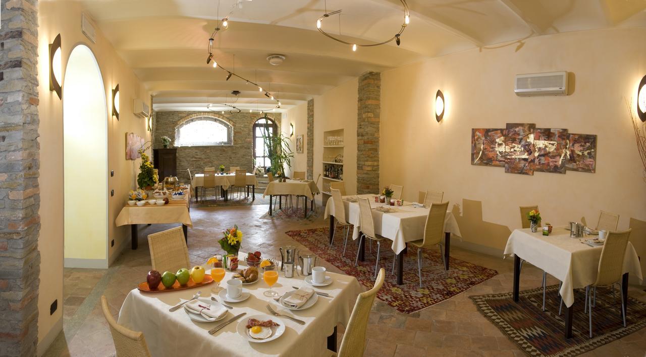 Albergo Castiglione Langhe Castiglione Tinella Exterior photo