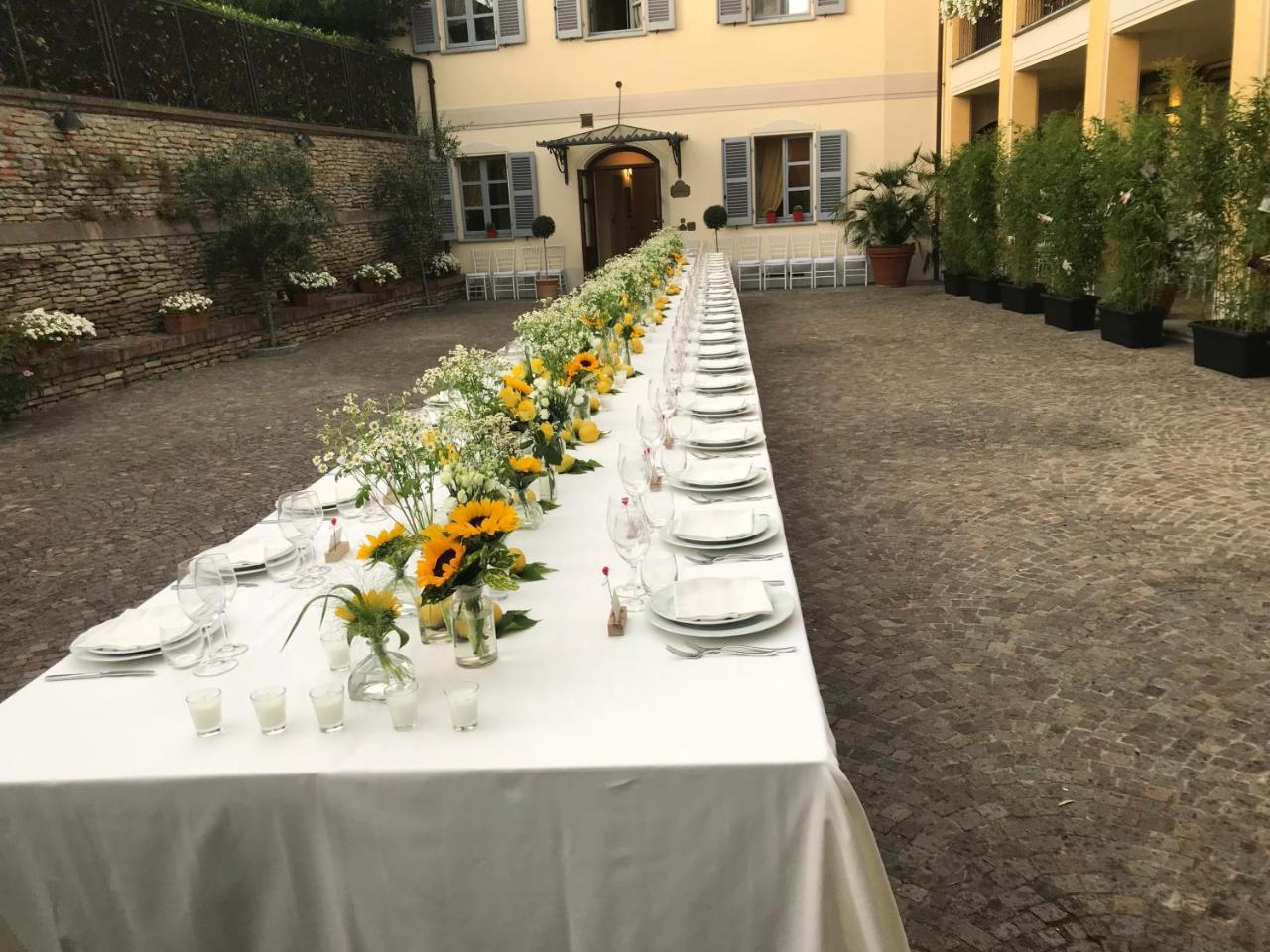 Albergo Castiglione Langhe Castiglione Tinella Exterior photo